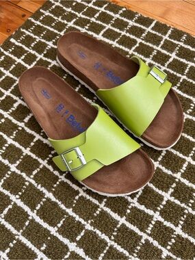 NWOT - Betula by Birkenstock - Sz 42.  Lime Green Catalina Sandal